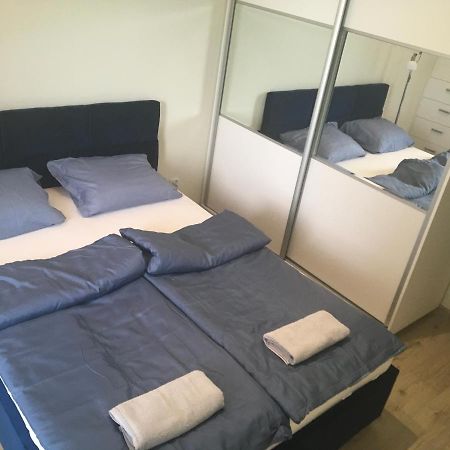 Sky One Apartment Krakow Bagian luar foto