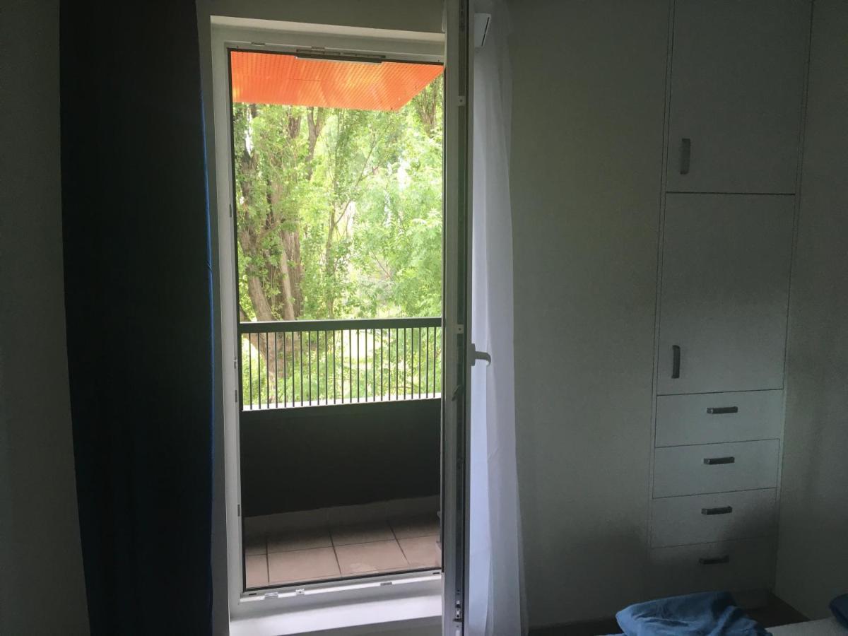 Sky One Apartment Krakow Bagian luar foto