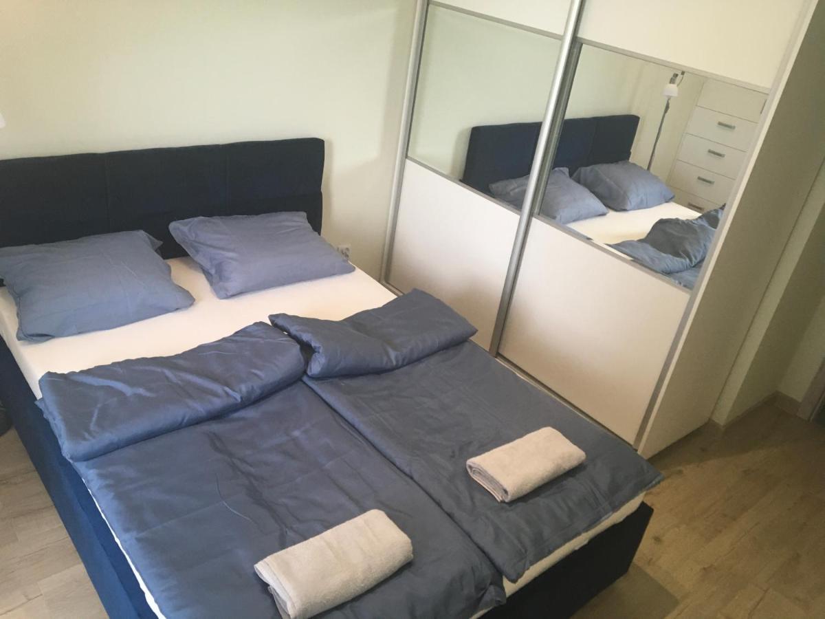 Sky One Apartment Krakow Bagian luar foto
